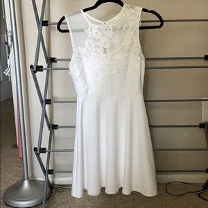 Lulu’s white floral dress